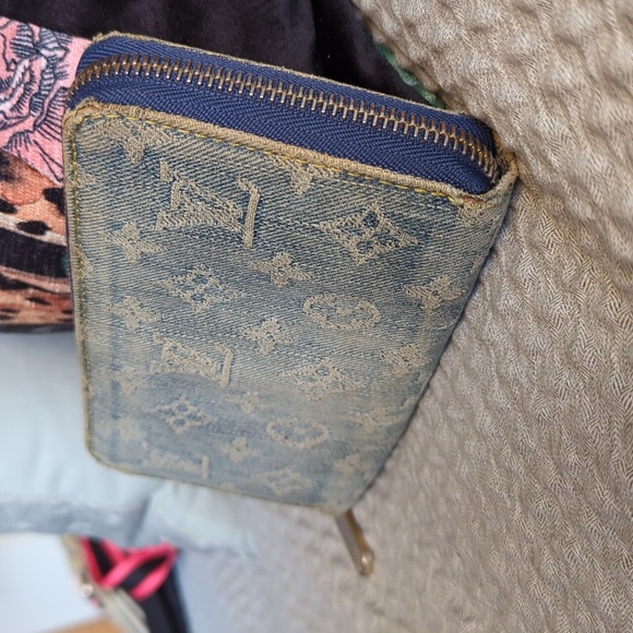 ✨ Louis Vuitton Monogram Denim Zippy - Picture 3 of 16